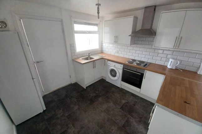 11, Farndale Gardens, West Yorkshire photo 3