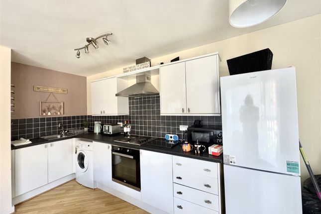 Apt 4, Stanza Court, Liverpool photo 3