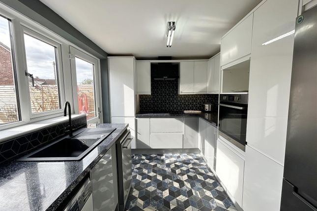1, Ramsden Close, Brotherton photo 2