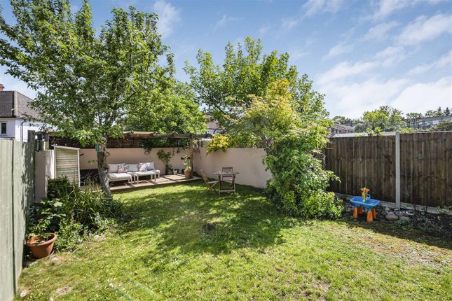 9, Lymescote Gardens, Sutton photo 4