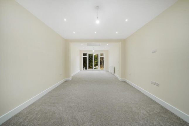 22, Jesmond Way, Stanmore photo 2