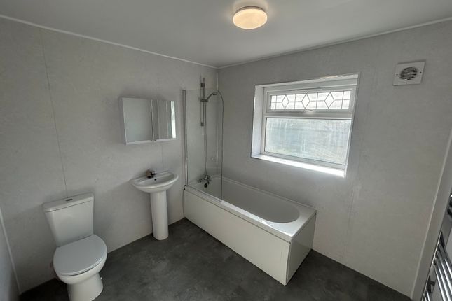 27, Worksop photo 5