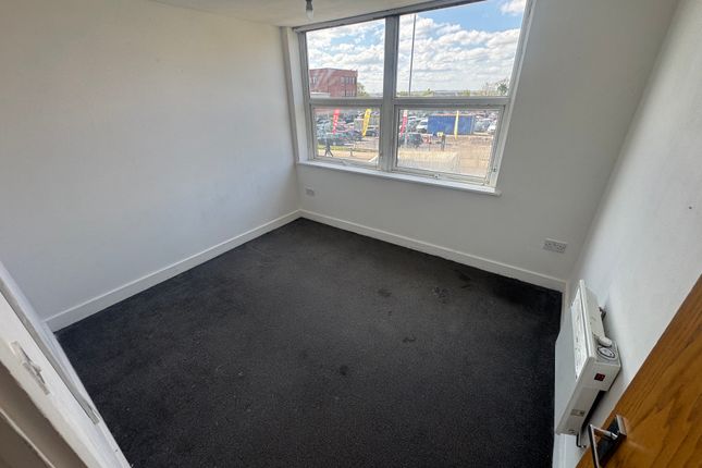 Flat 11, St Albans House - Harehills Lane, Leeds photo 2