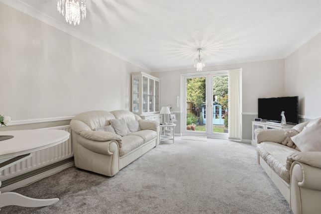 22 Westminster Gardens, London photo 3
