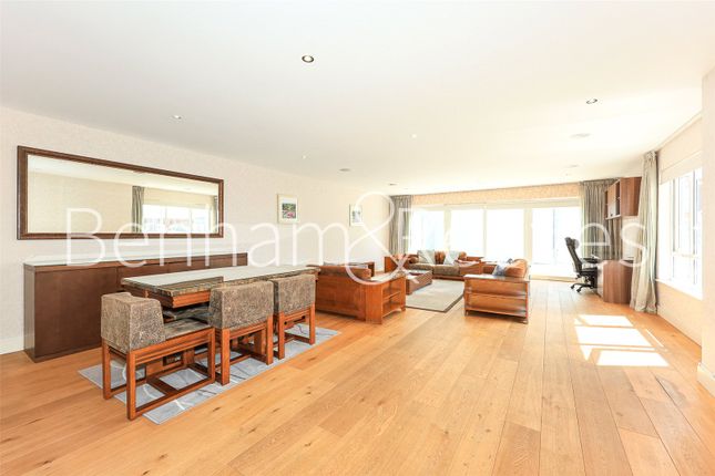 Flat 67, Croft House, 21, Heritage Avenue, London photo 4