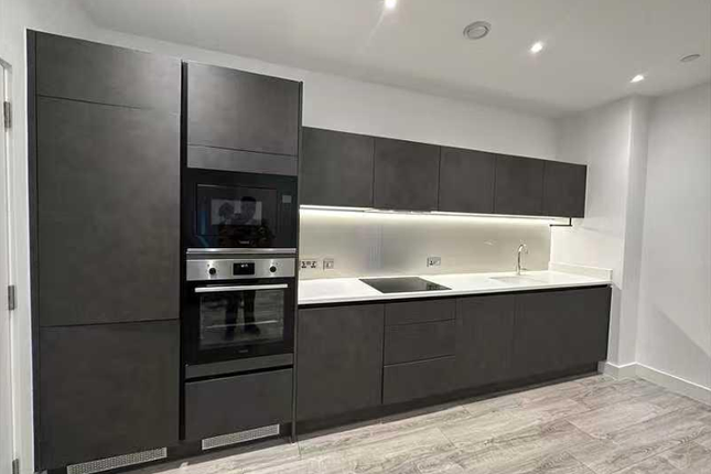 Flat 202, Silvercroft Street, Manchester photo 2