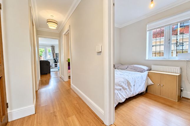 58 Plumberow Avenue, Hockley, Essex photo 5