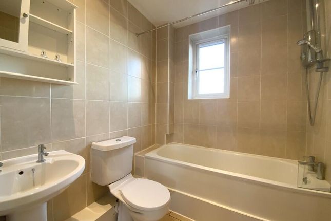 Woodcote Grove Rd, London photo 5