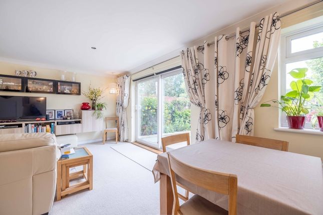 20, Summers Road, Burnham photo 4