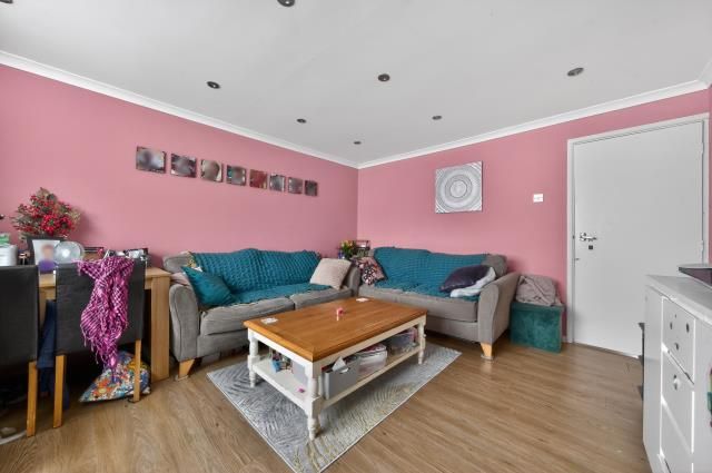 46, Ingram Avenue, Aylesbury photo 4