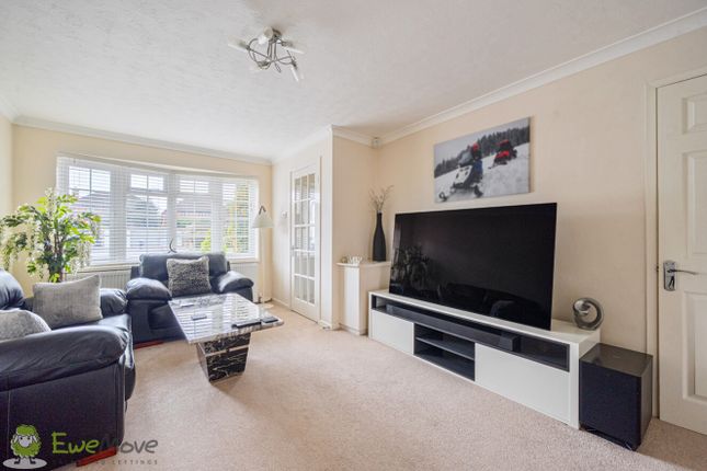43, Jubilee Close, Tadley photo 3