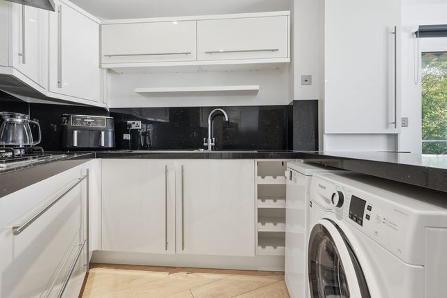 Flat Flat 7, 53, Pavilion Drive, Leigh-on-sea photo 4