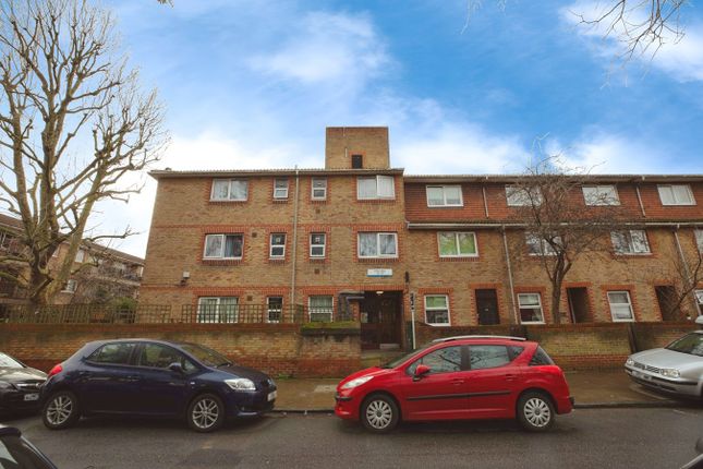 Flat for sale in Clifton Way, London