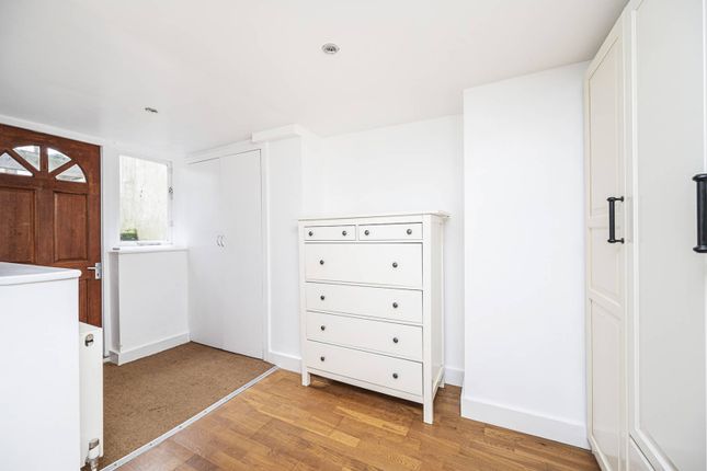 Flat for sale in Mildenhall Road, Clapton, London