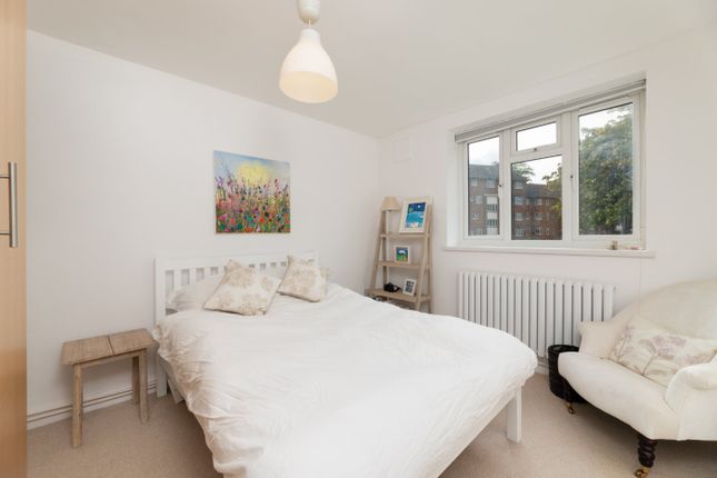 Flat for sale in Whitnell Way, London