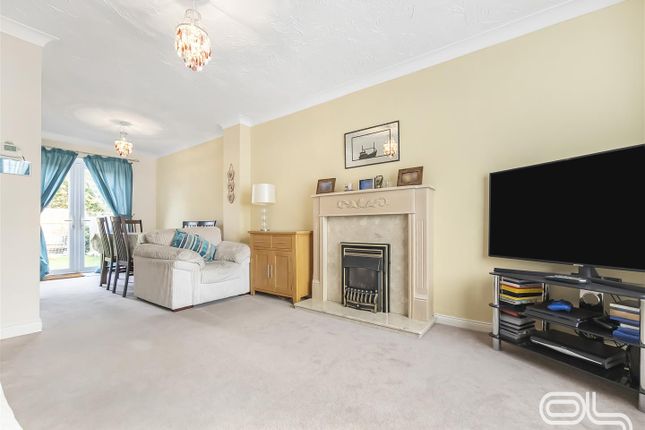 32, Mountbatten Close, Stretton photo 3