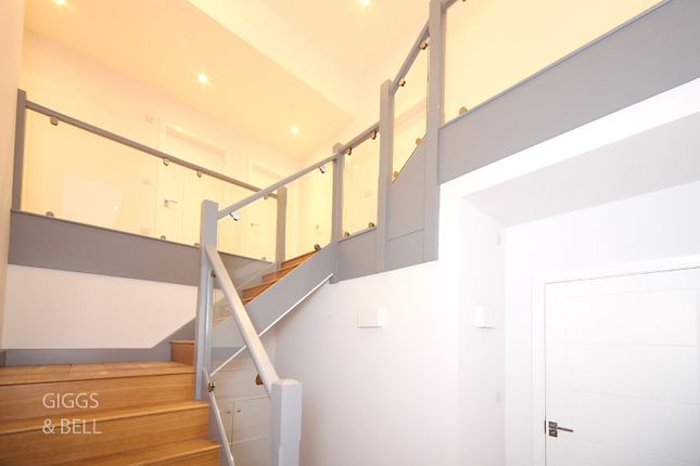 8 Wendover Way, Luton, Bedfordshire photo 2