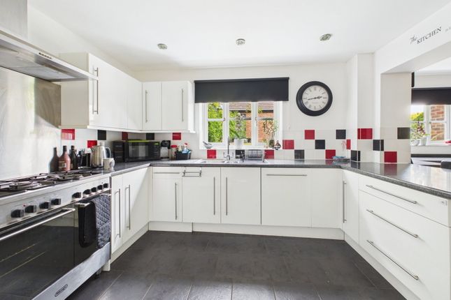 4, Lords Hill Close, Coleford photo 3