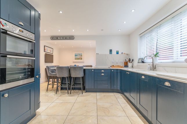 4 Westfield Rise, Newport photo 2