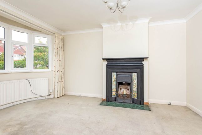 21, Woodland Way, Morden photo 2