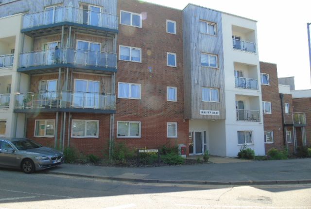1-bed flat on 7 Highview Court, Dudley Street, LUTON, £145,000