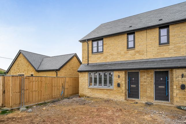3-bed semi-detached on Black Bourton Road, Oxfordshire, £375,000