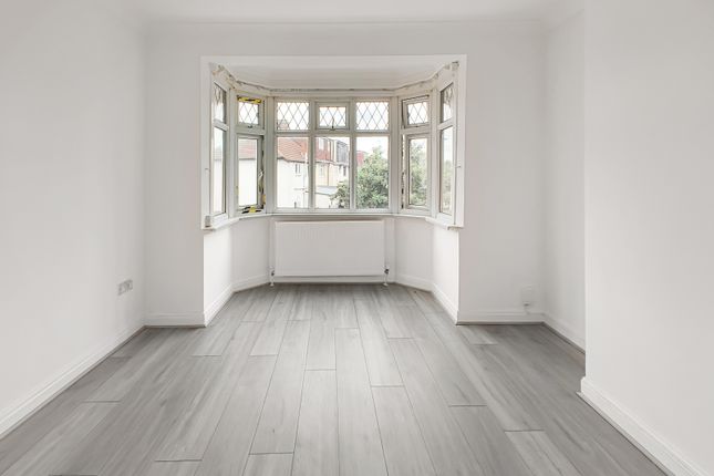 Spacious 3-Bedroom House With Garden &amp; Driveway Â€“ Hounslow Tw3