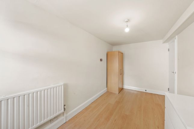 Flat to rent in Stroud Green Road, London