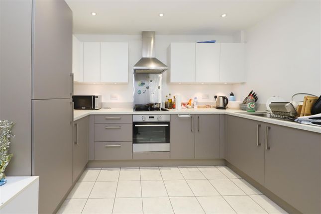 15 Kitchener House, Warwick Road, West Drayton photo 3