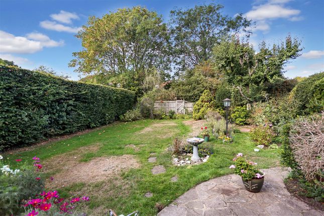 Hessle Grove, Epsom photo 2