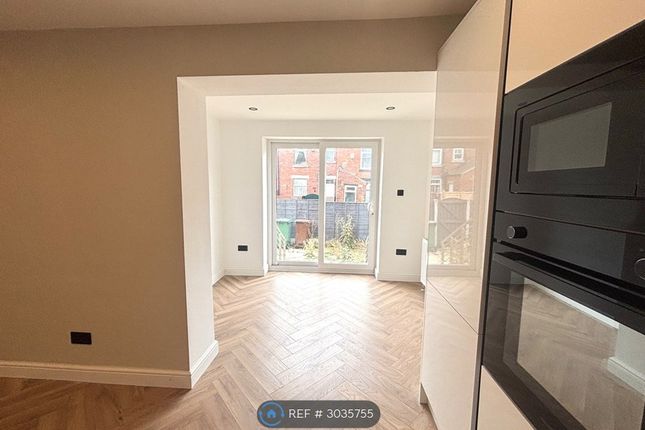 Clifton Place, Wakefield photo 4