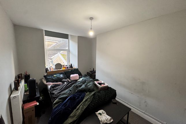 Flat 2, Washington Buildings, Station Street, Porth photo 3