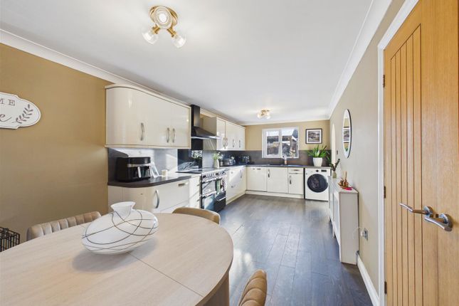 12, Alder Close, Brough photo 3