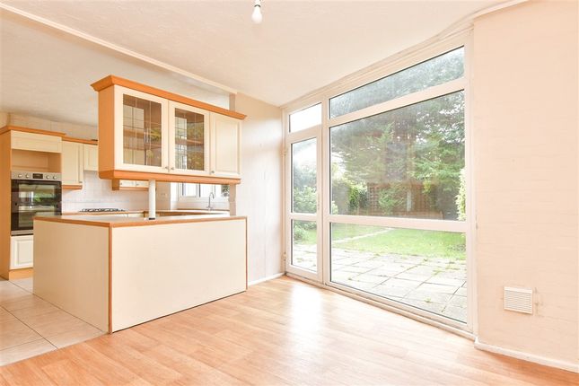 Lambardes New Ash Green, Longfield photo 2