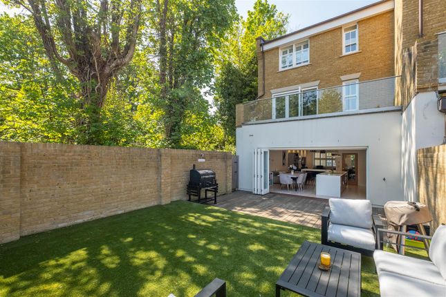 5 Royal Thames Place, Portsmouth Road, Thames Ditton photo 3