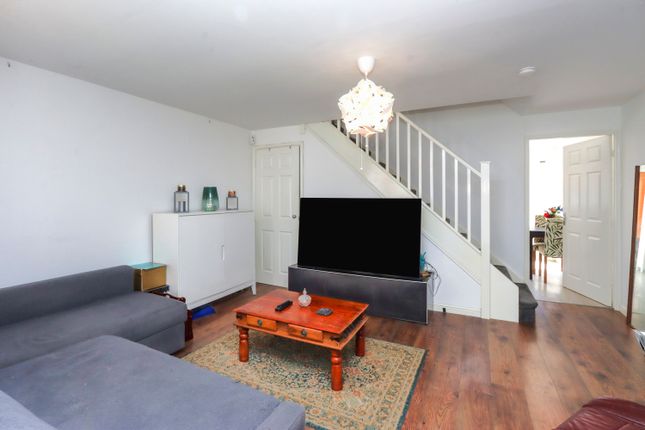 17, Strouts Way, Sheffield photo 4