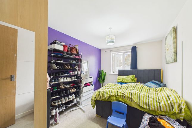 105 Grants Yard, Burton-On-Trent photo 2