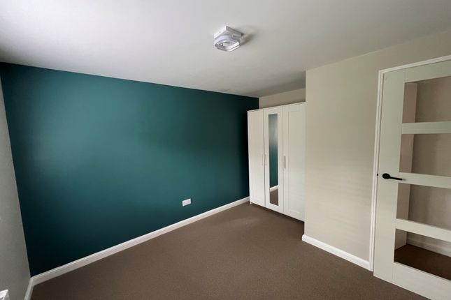 3, Crawley photo 5