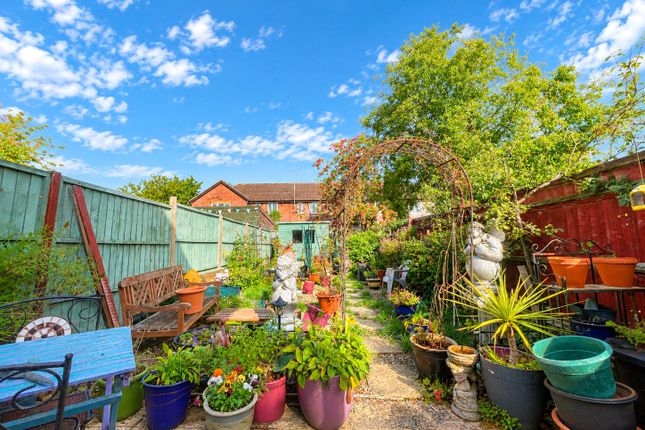 12, Marina Close, Wiltshire photo 2