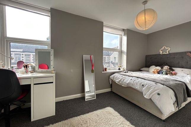 62, Mackintosh Place, Cardiff photo 4