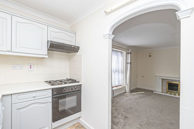 8 St James Gate 105, Palmerston Road, Buckhurst Hill photo 3