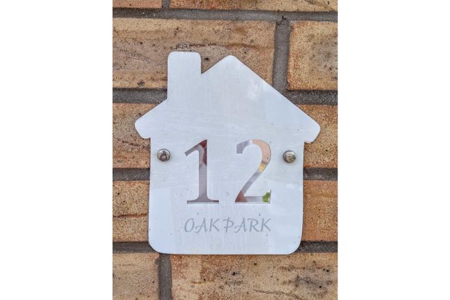 12, Oak Park, Peel photo 2