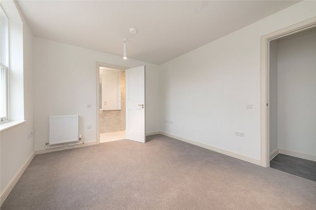 Flat to rent in Hewer Street, London