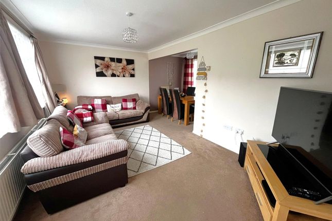 78, Cambrian Way, Hampshire photo 2