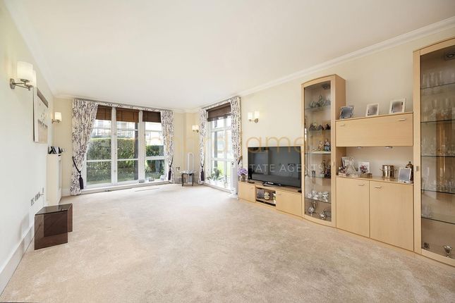 1 Etienne House, St Vincent's Lane, London photo 2