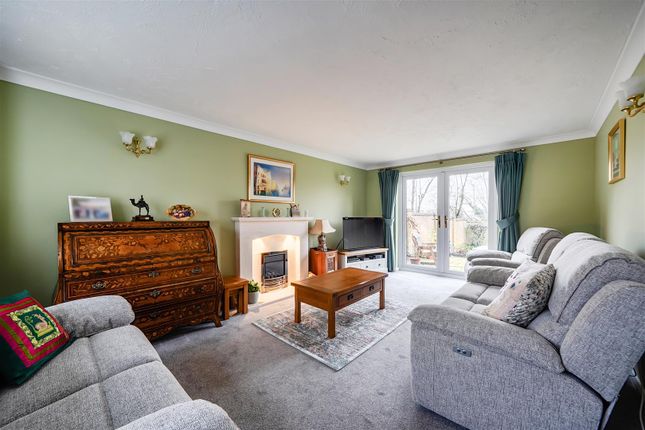 9, Dunsmore Gardens, Yateley photo 4