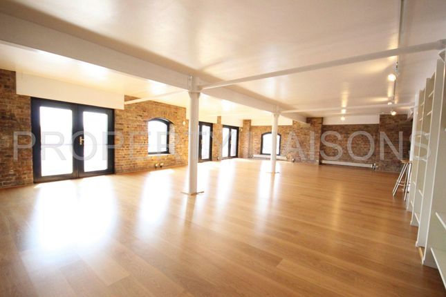 Flat to rent in St Johns Wharf, St Johns Wharf, Wapping High Street, London