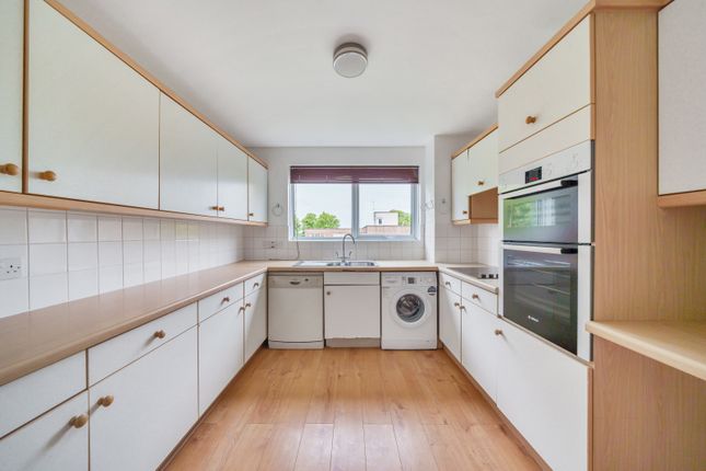 Flat for sale in Buckingham Close, Guildford