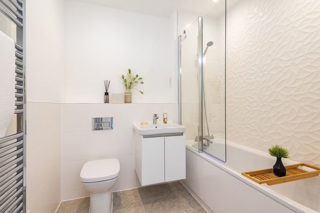 27, Thorpe Lea Road, Egham, Tw20 8Hy photo 4