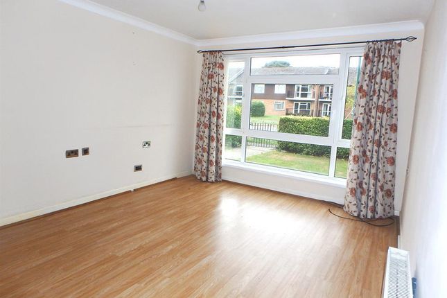 17, Yew Tree Court, Newlands Road photo 2